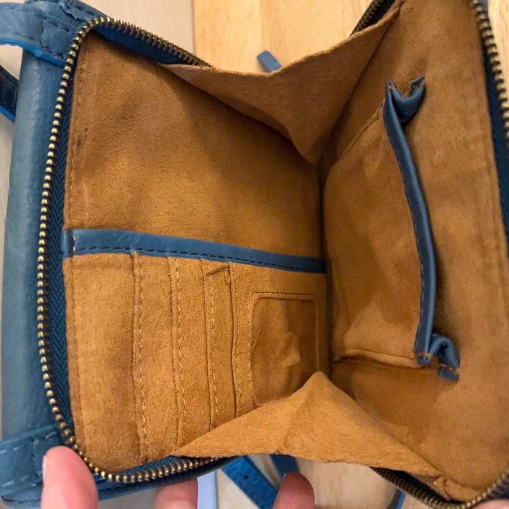American Leather Co. Kansas Blue/Teal Crossbody Bag - Picture 10 of 15
